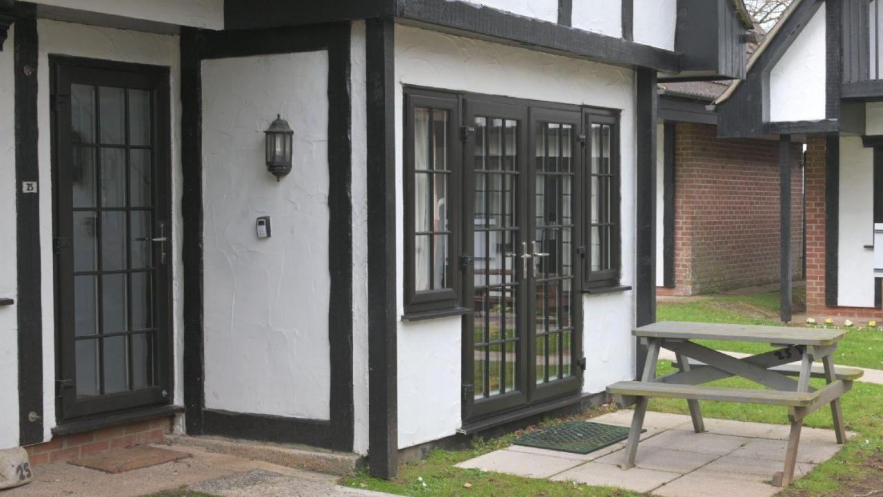 25 Tudor Court, Tolroy Manor เฮล ภายนอก รูปภาพ
